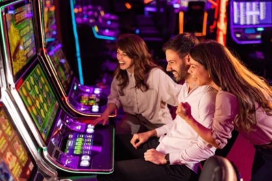 Tampilan program bonus cashback ids138 untuk pemain Indonesia di semua kategori permainan